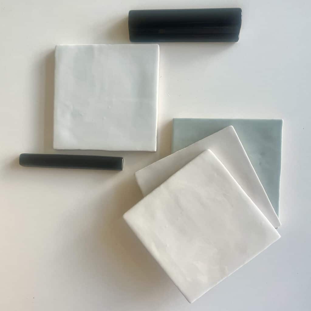 SAMPLES wandtegels witjes 13x13 cm handvorm + zwarte randen | anno 1900